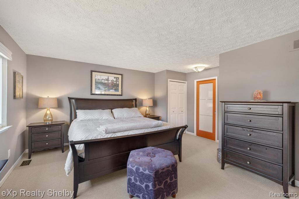 691 BARCLAY Drive