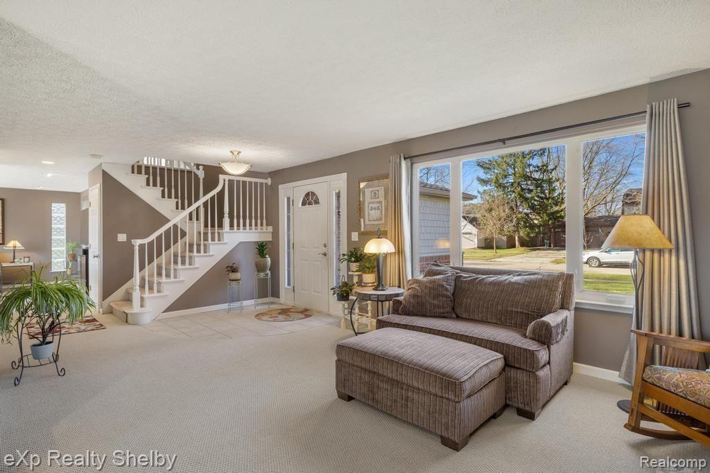 691 BARCLAY Drive