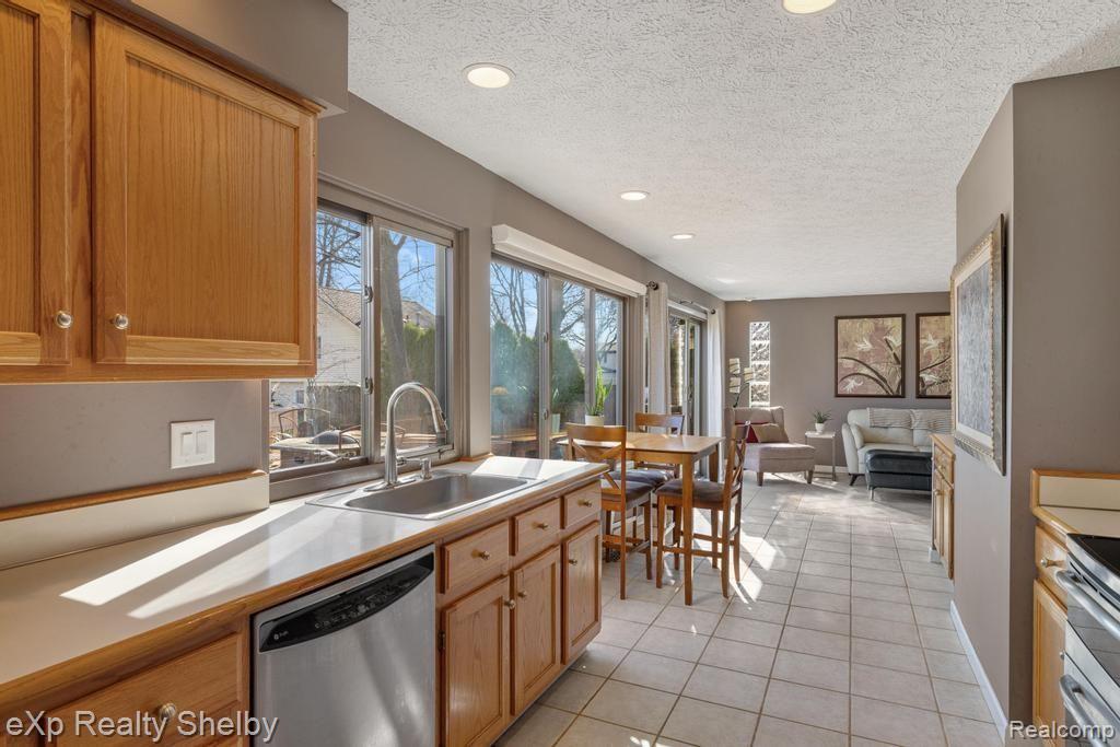 691 BARCLAY Drive