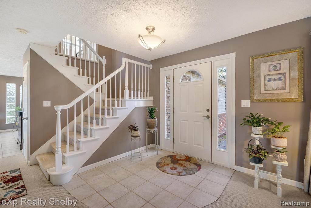 691 BARCLAY Drive