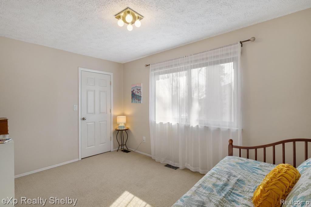 691 BARCLAY Drive