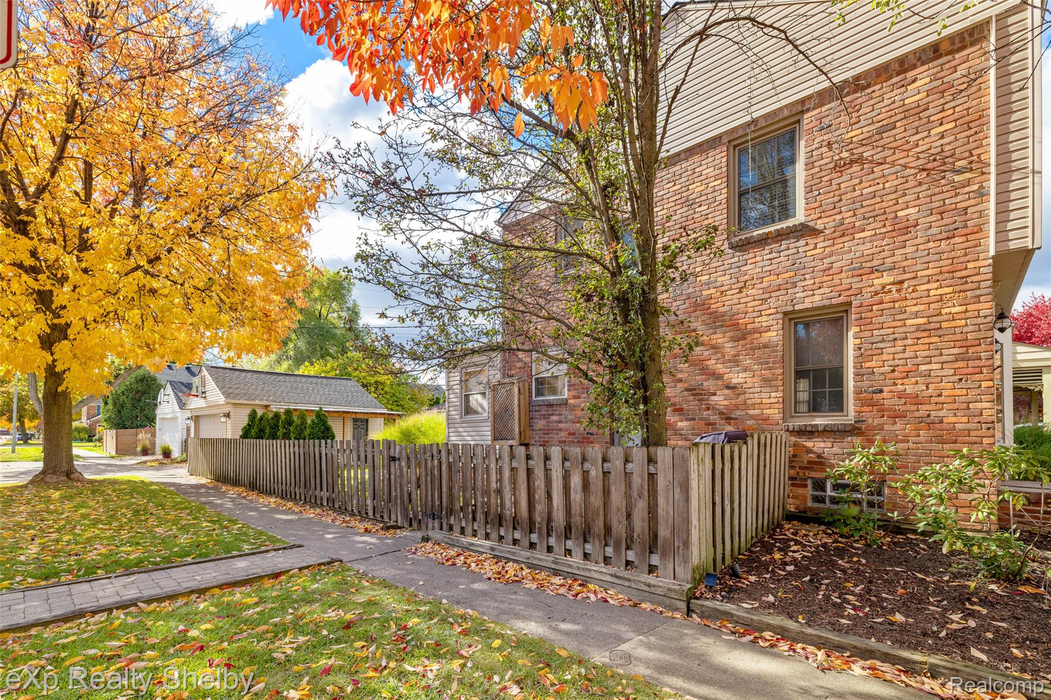 1953 Hunt Club Drive