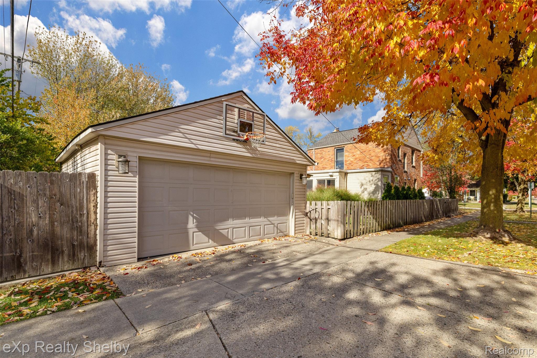 1953 Hunt Club Drive