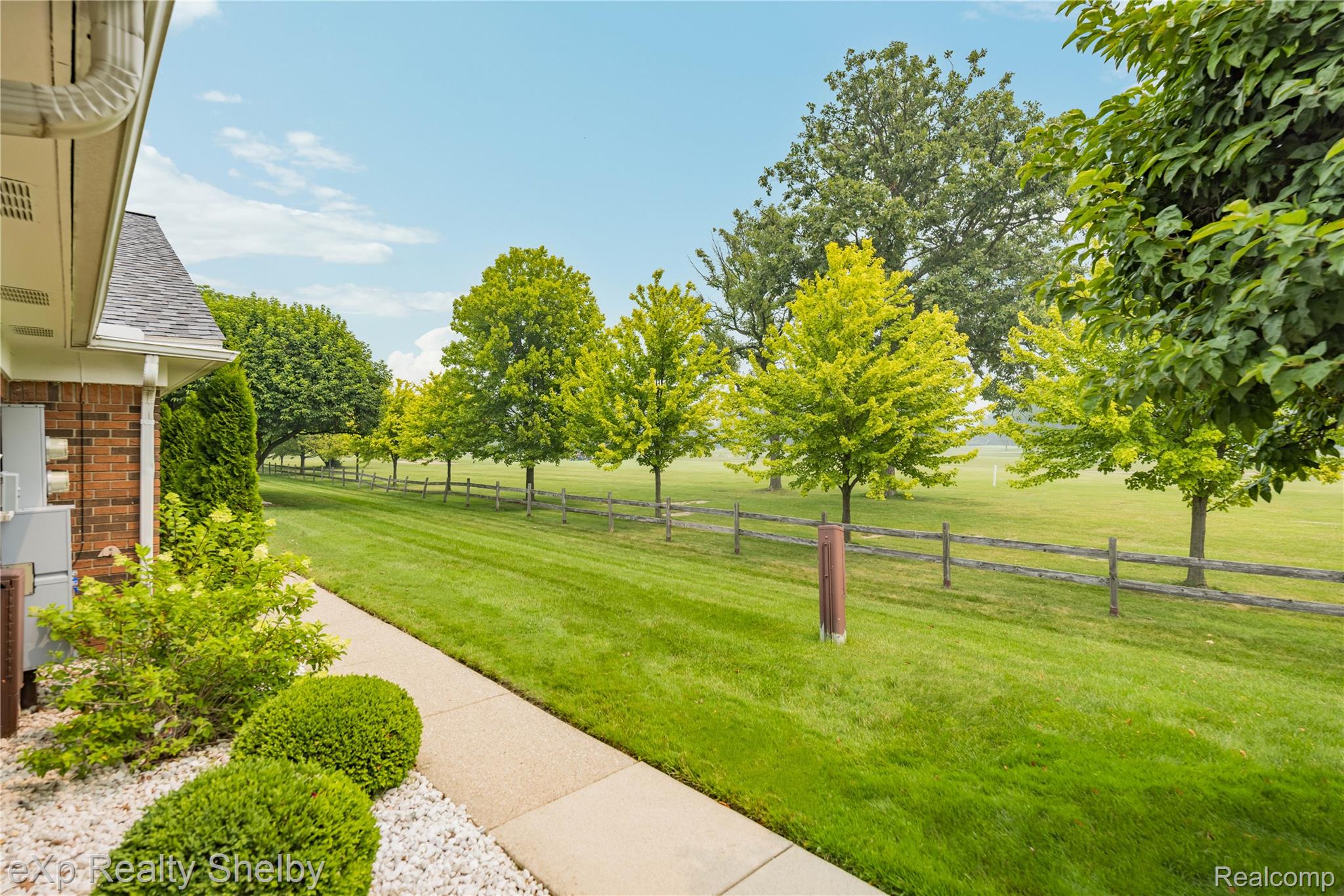 762 Country Club Drive Unit: 60