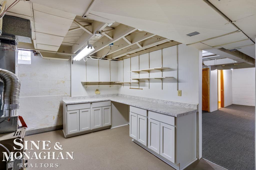 2040 Lochmoor Boulevard