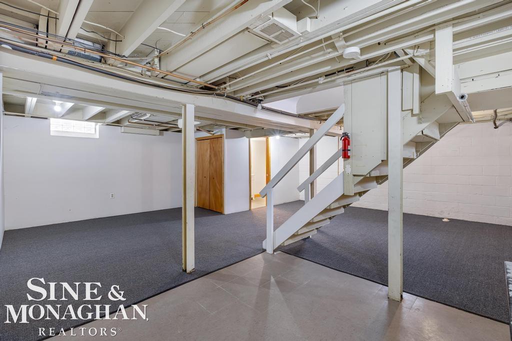 2040 Lochmoor Boulevard