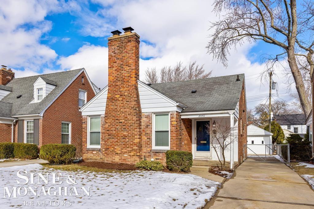 2040 Lochmoor Boulevard