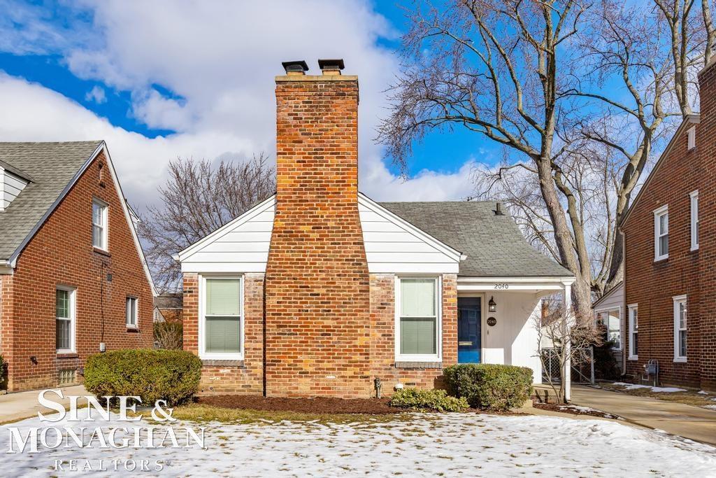 2040 Lochmoor Boulevard