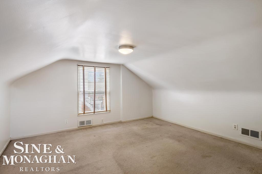 2040 Lochmoor Boulevard