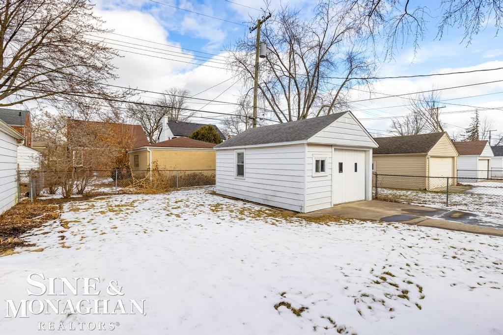 2040 Lochmoor Boulevard