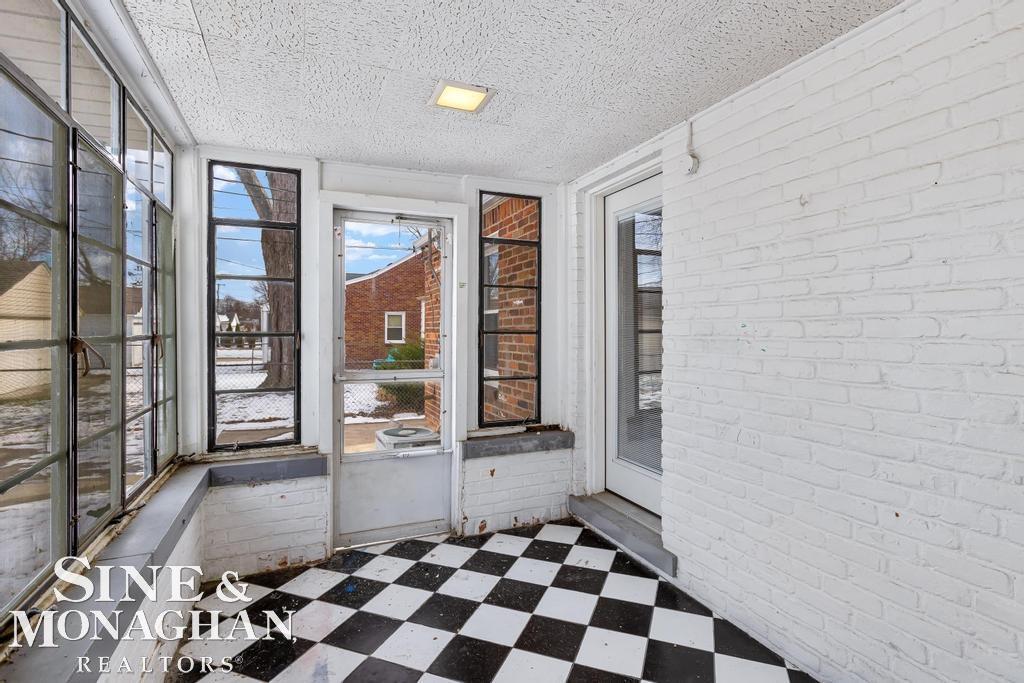 2040 Lochmoor Boulevard