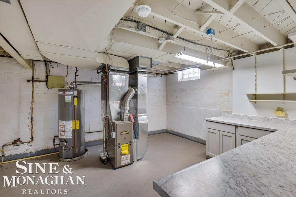 2040 Lochmoor Boulevard