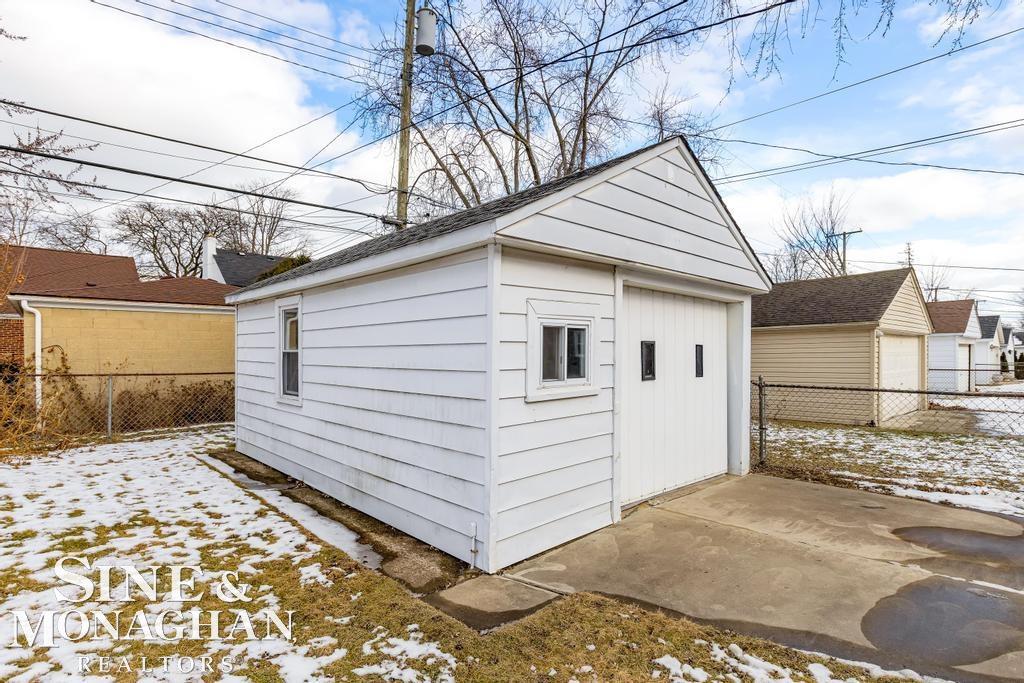 2040 Lochmoor Boulevard