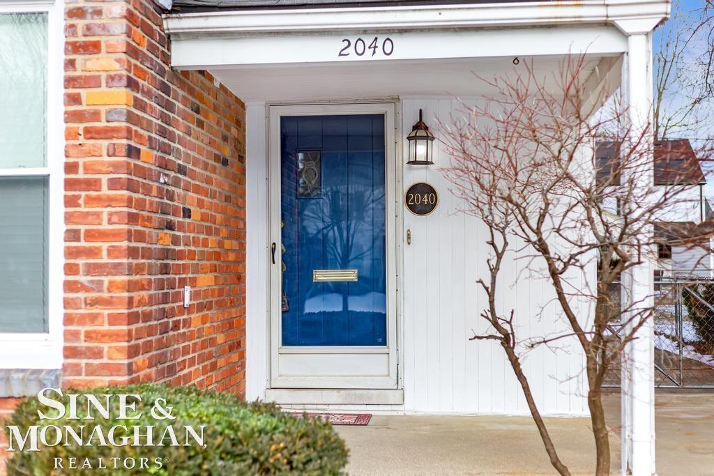 2040 Lochmoor Boulevard