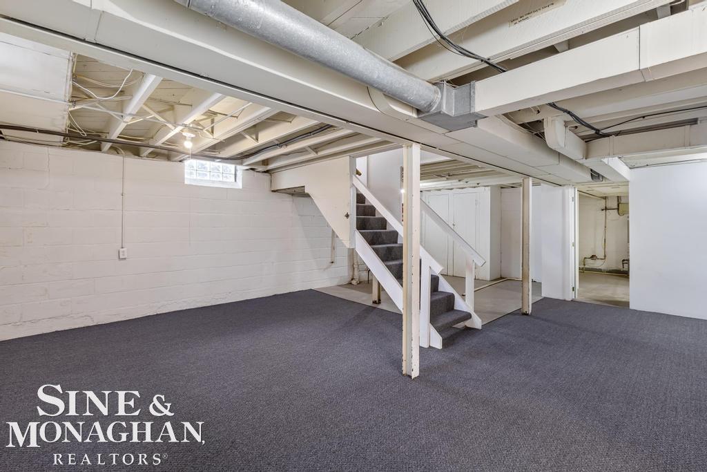 2040 Lochmoor Boulevard