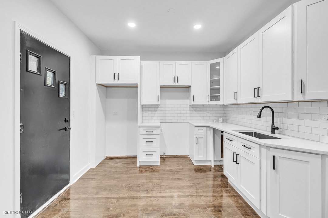 8127 S Jeffery Boulevard