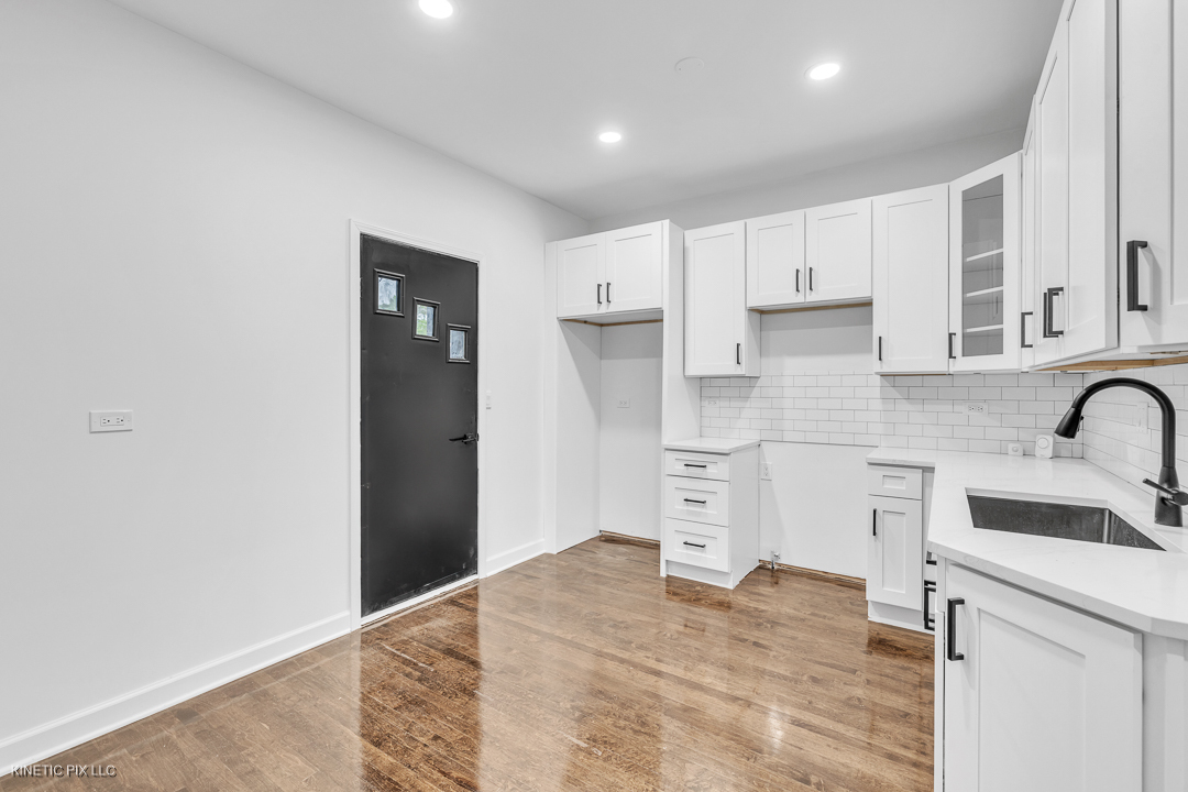 8127 S Jeffery Boulevard