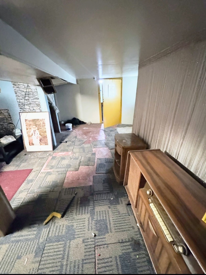 6427 S Winchester Avenue