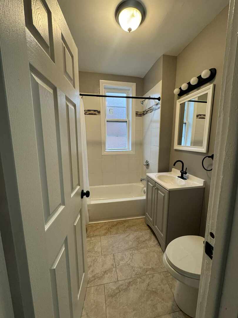 6601 S Langley Avenue Unit: 1