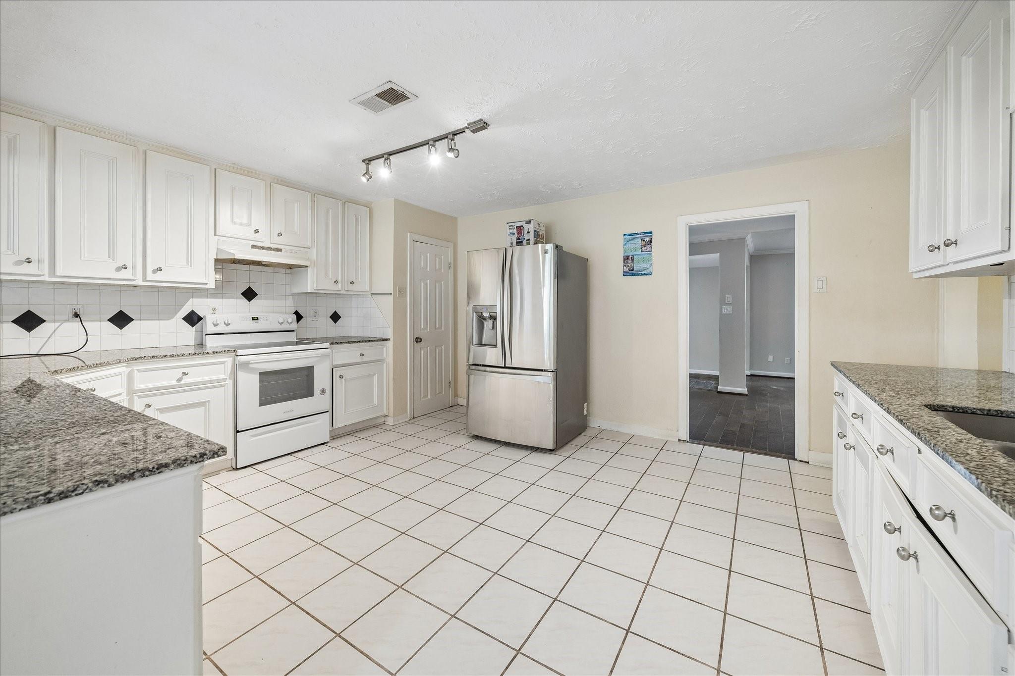 6621 Westview
