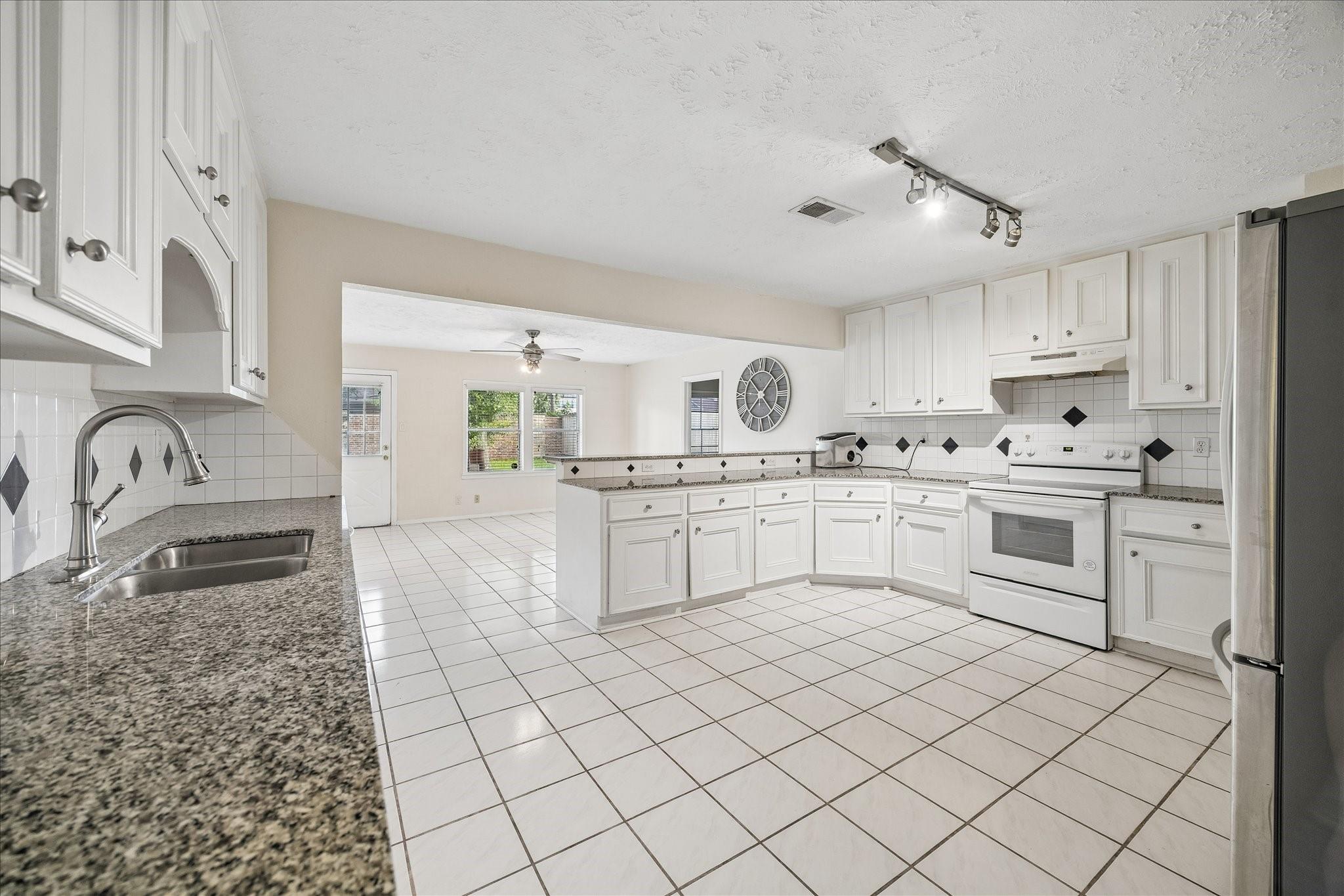 6621 Westview