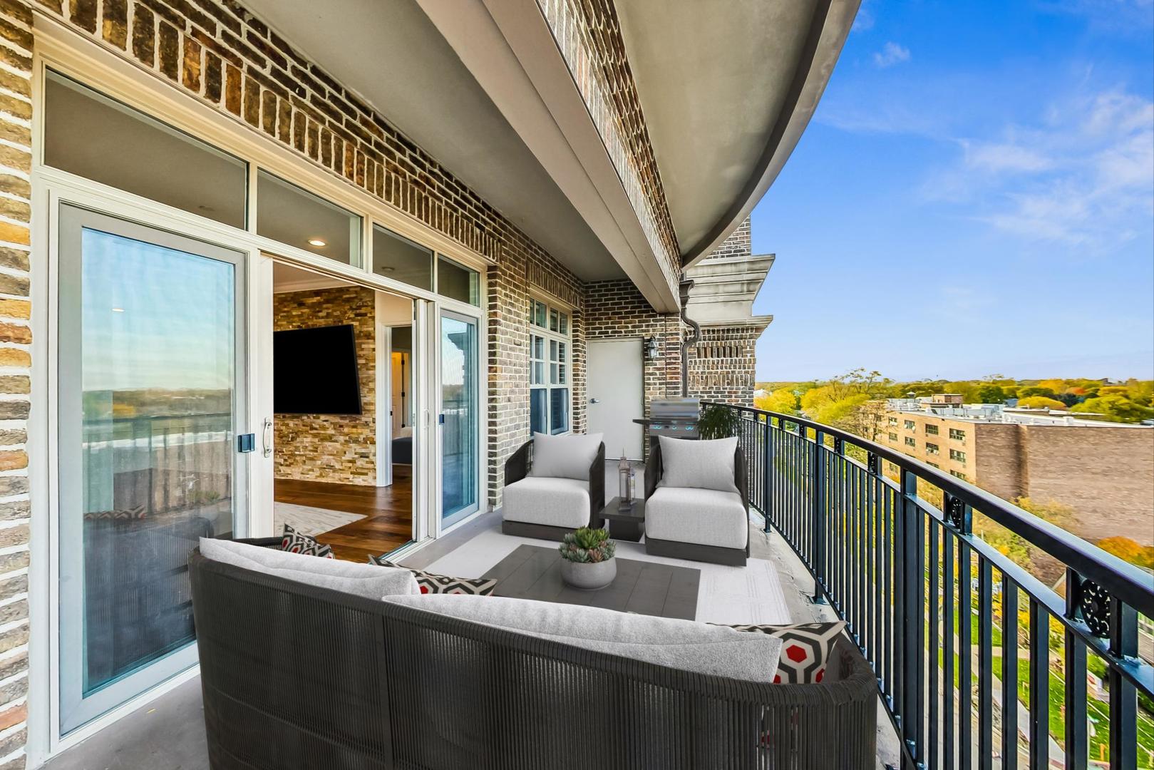 151 W Wing Street Unit: 707