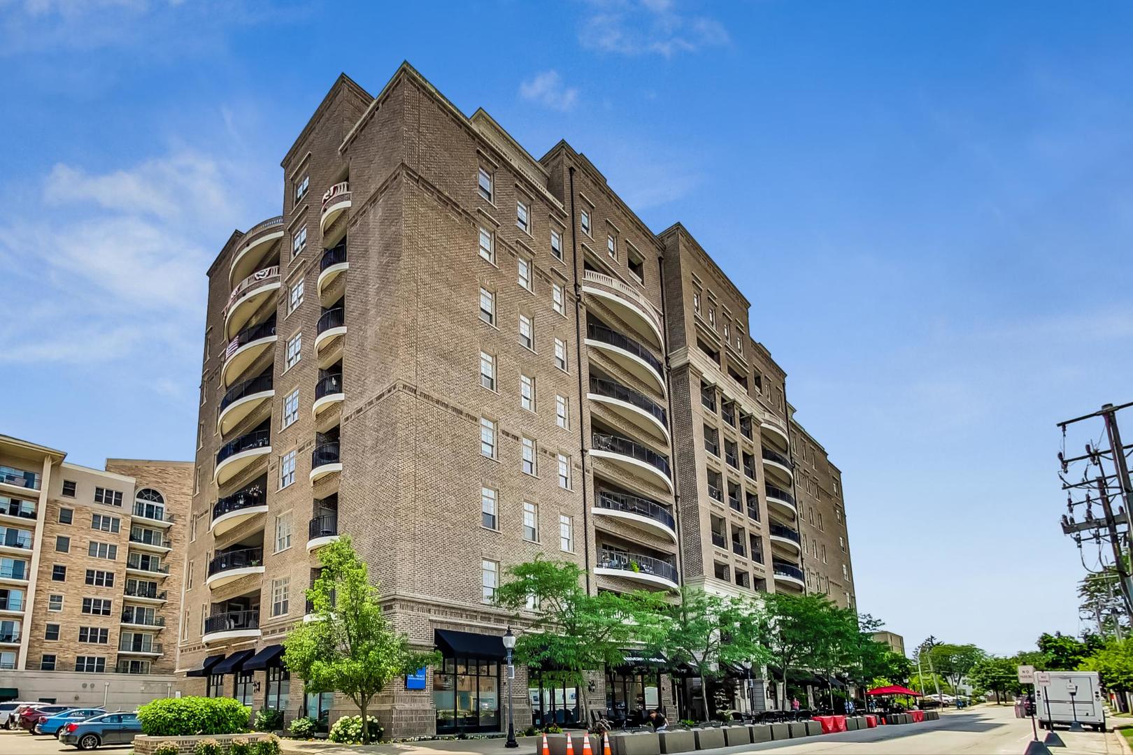 151 W Wing Street Unit: 707