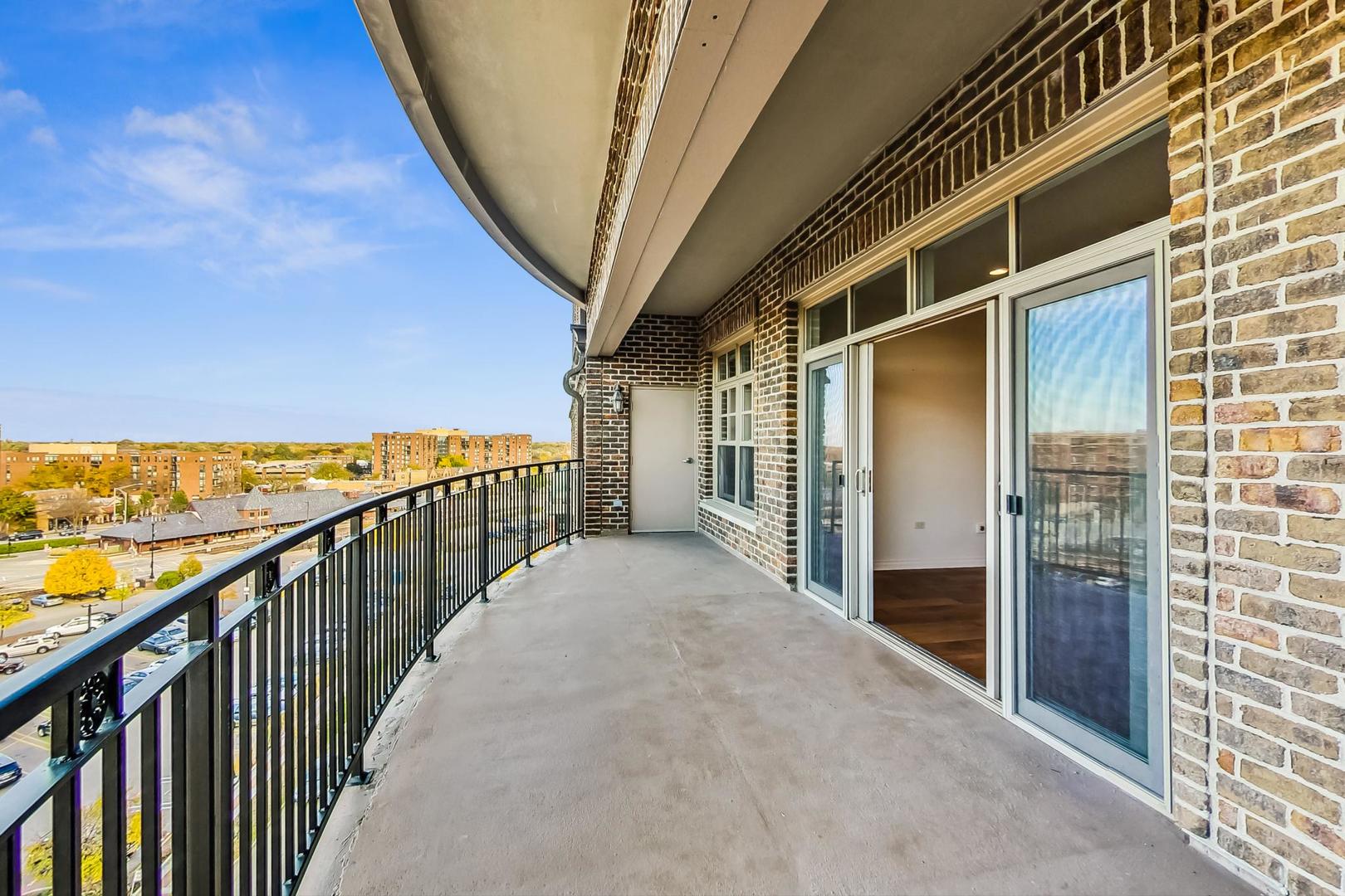 151 W Wing Street Unit: 707