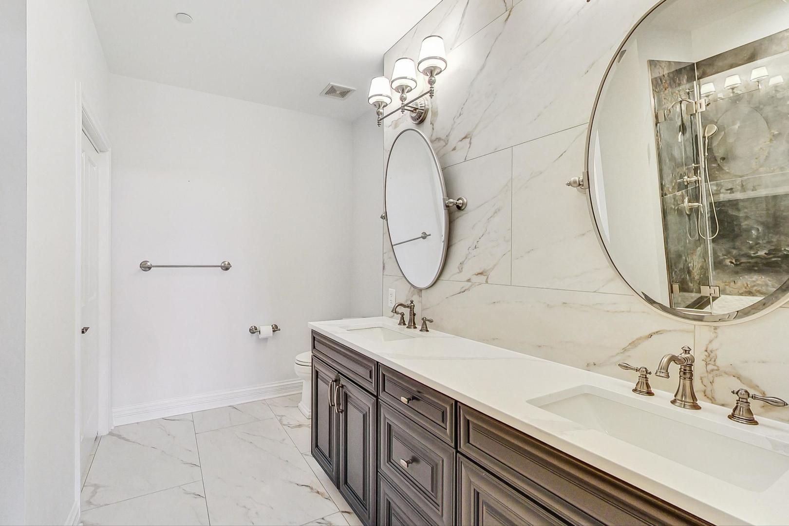 151 W Wing Street Unit: 707