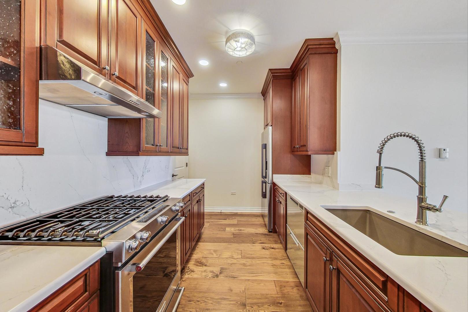 151 W Wing Street Unit: 707