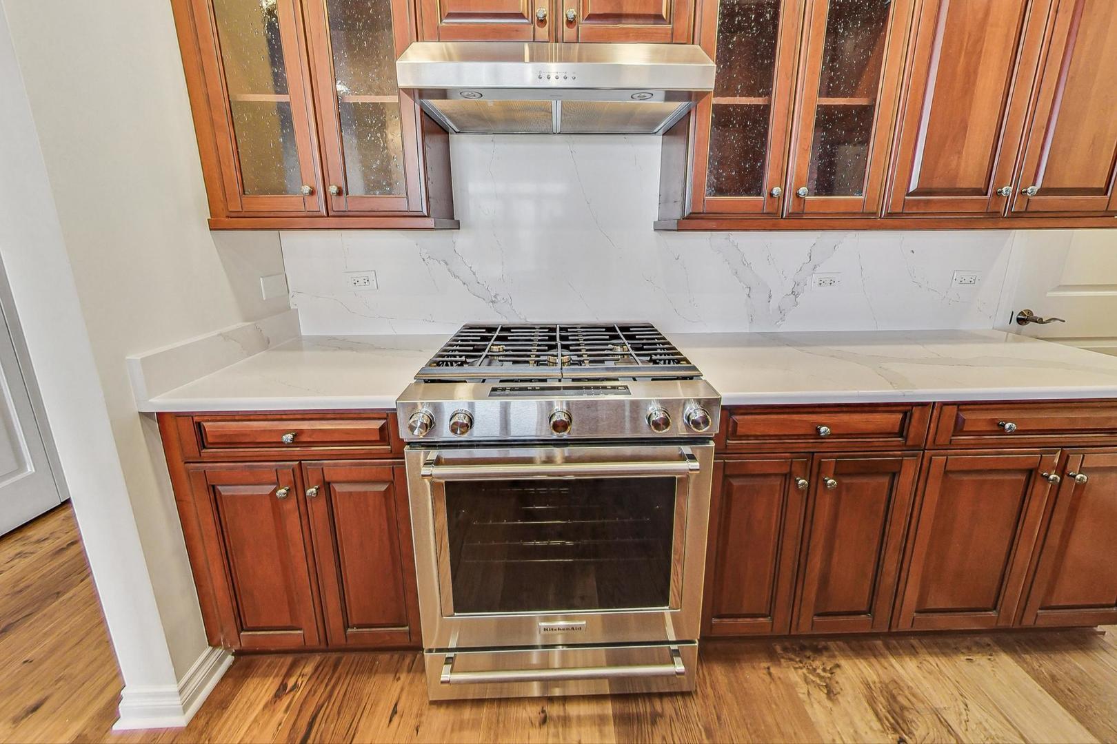 151 W Wing Street Unit: 707