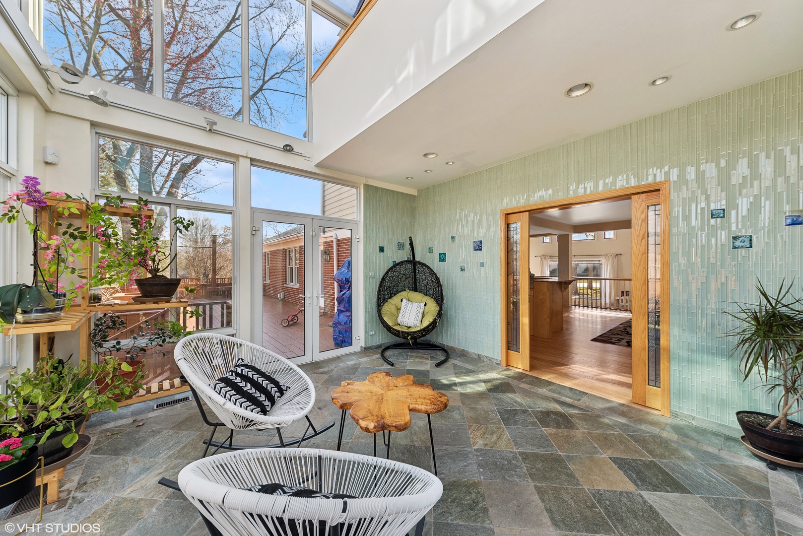 2112 W Lincoln Street