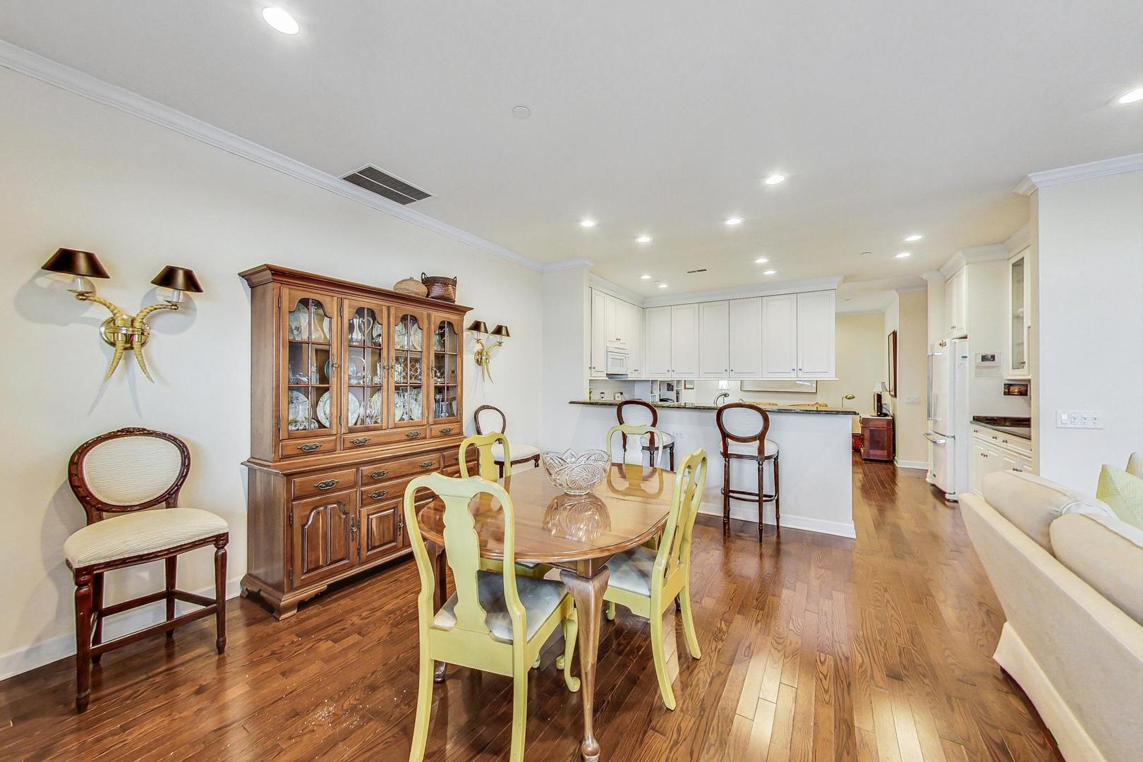 151 W Wing Street Unit: 805