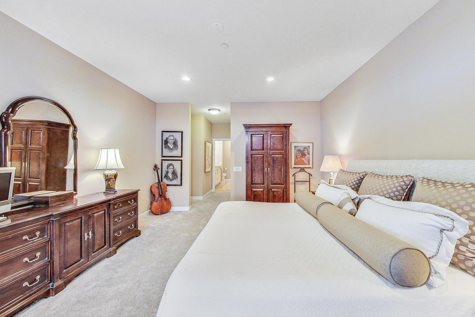 151 W Wing Street Unit: 805