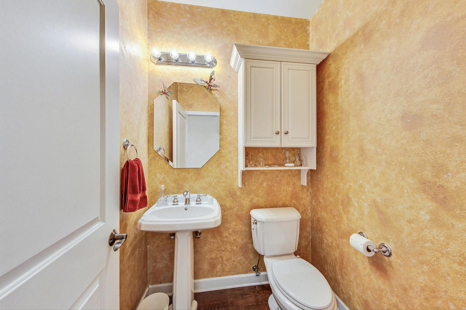 151 W Wing Street Unit: 805