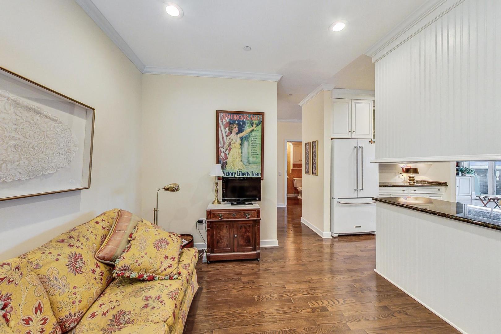 151 W Wing Street Unit: 805