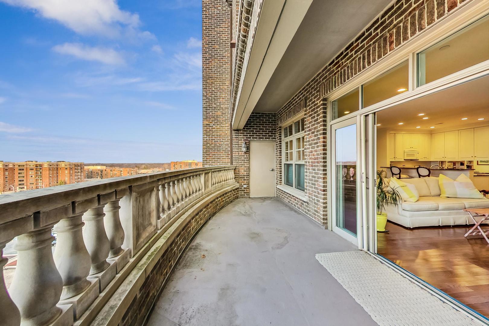 151 W Wing Street Unit: 805