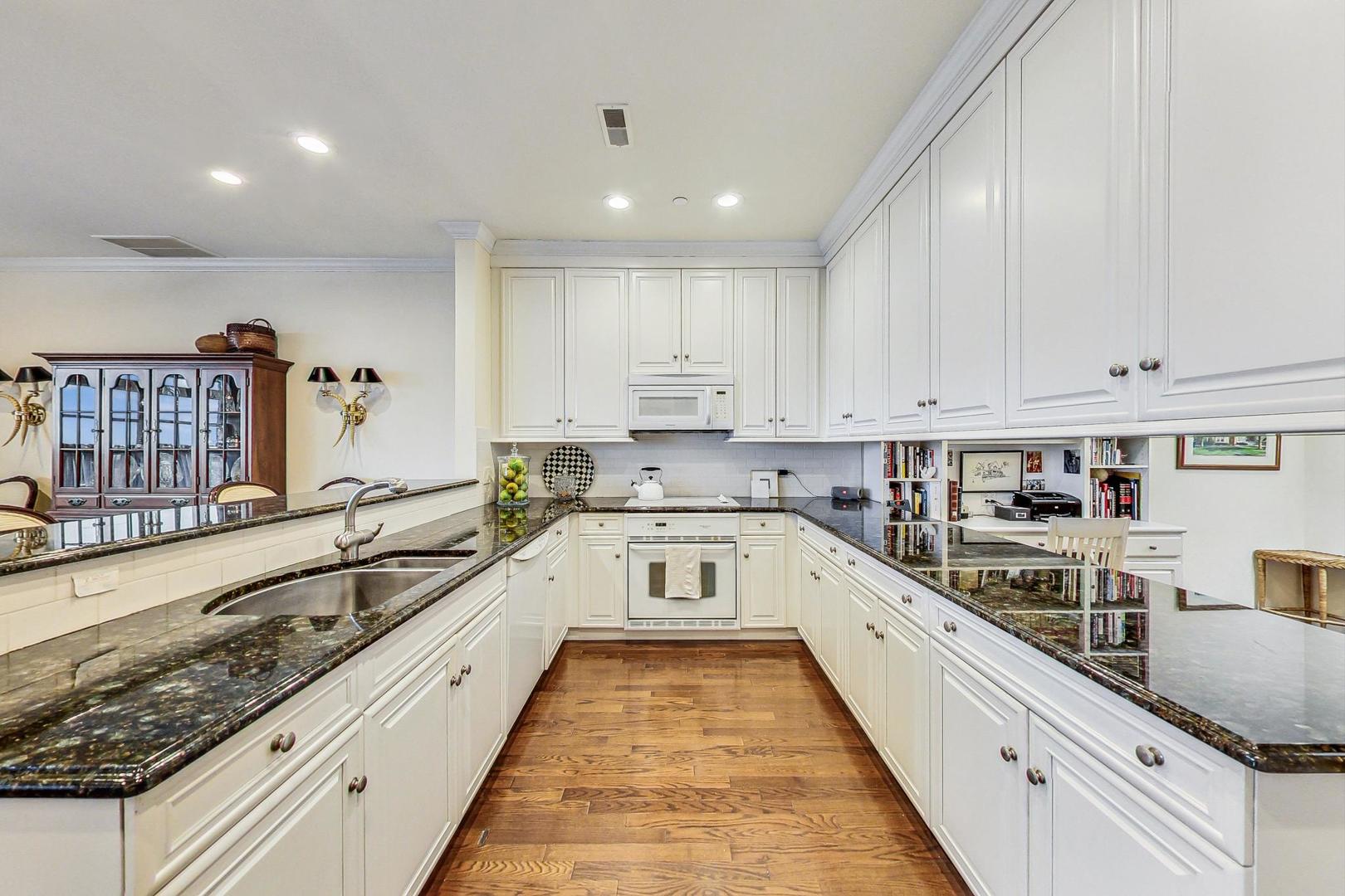 151 W Wing Street Unit: 805