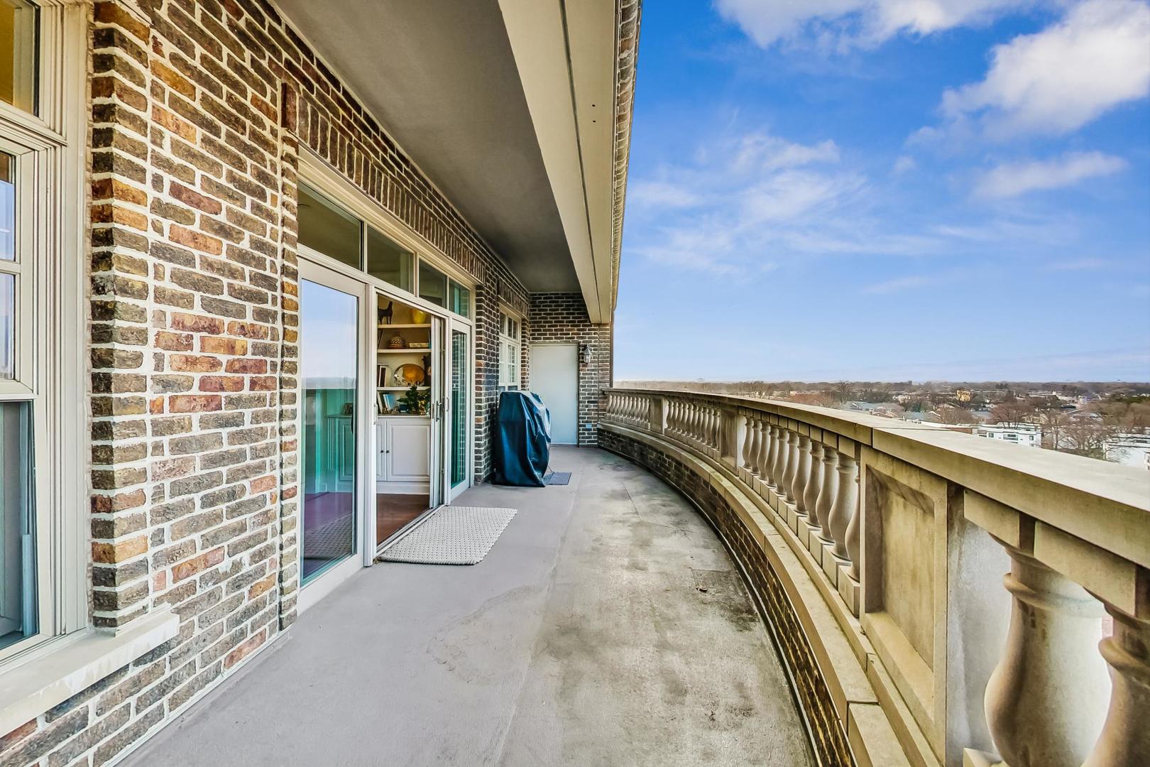 151 W Wing Street Unit: 805