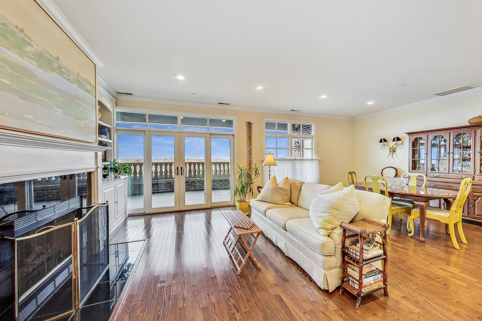 151 W Wing Street Unit: 805