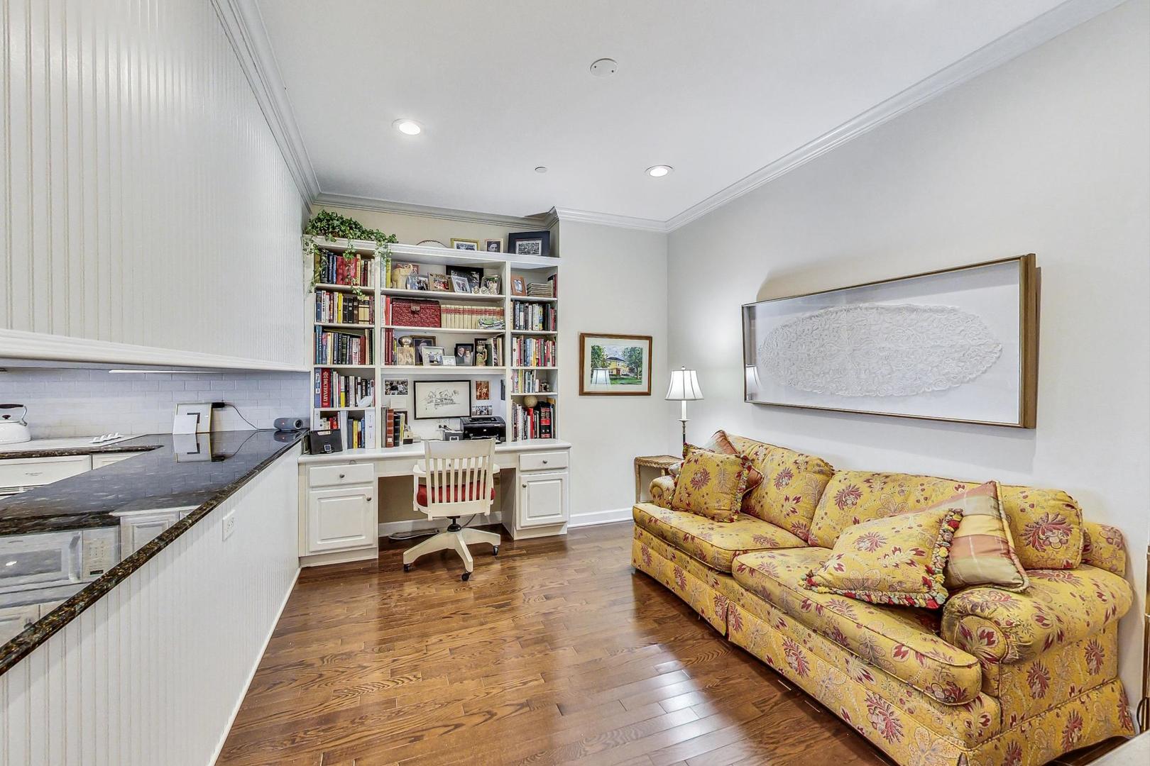 151 W Wing Street Unit: 805