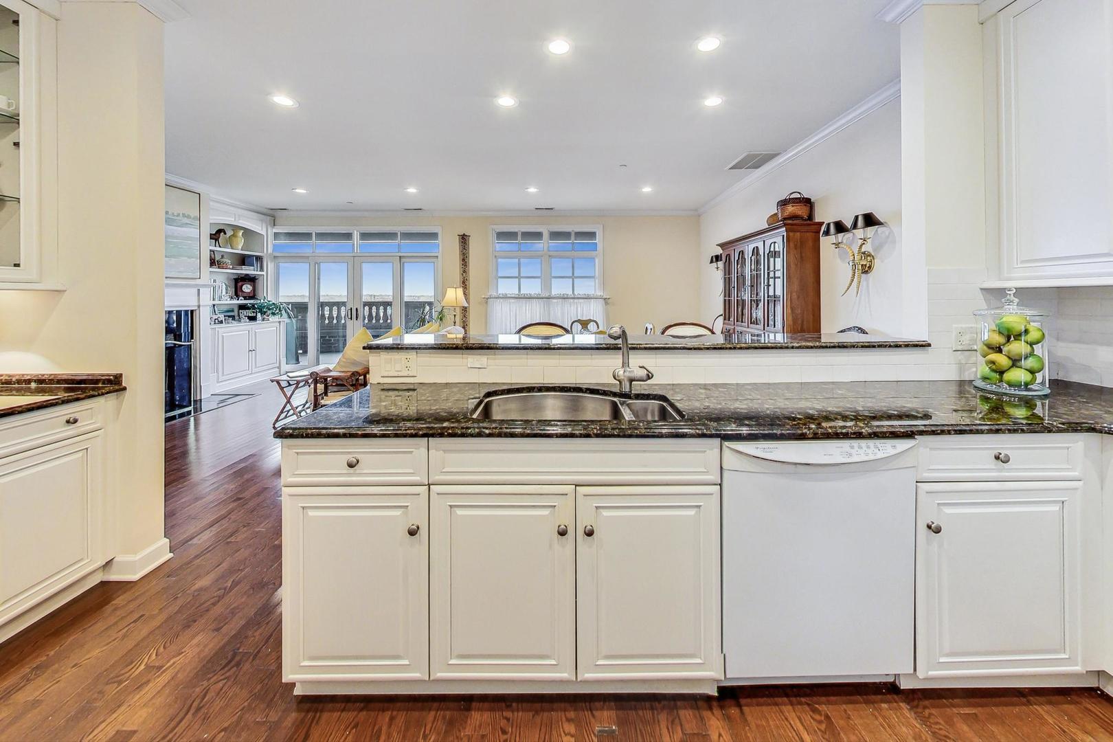 151 W Wing Street Unit: 805