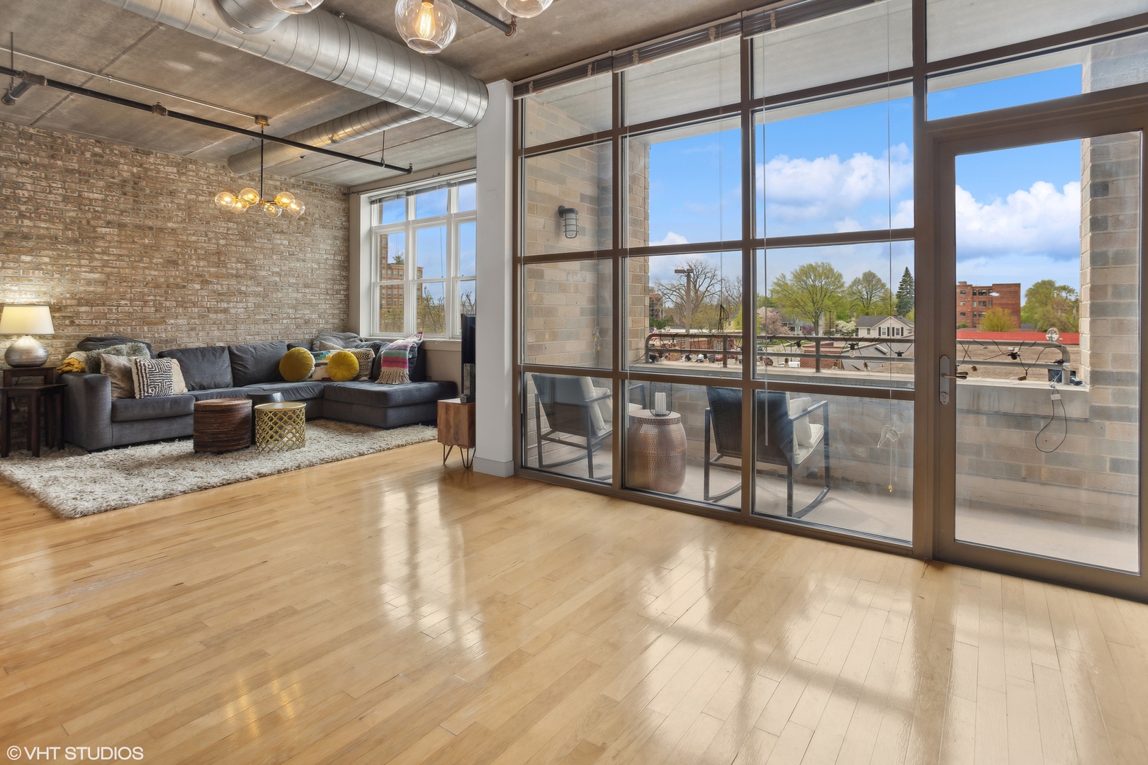 10 S Dunton Avenue Unit: 204