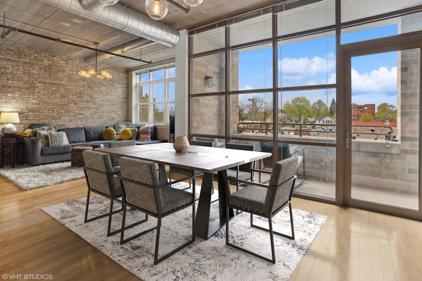 10 S Dunton Avenue Unit: 204