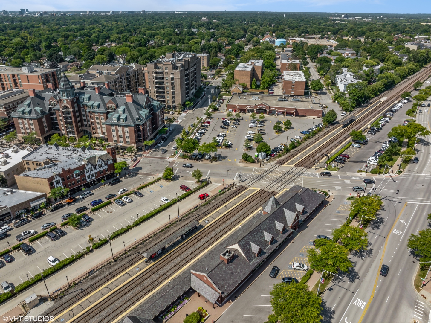 151 W Wing Street Unit: 902