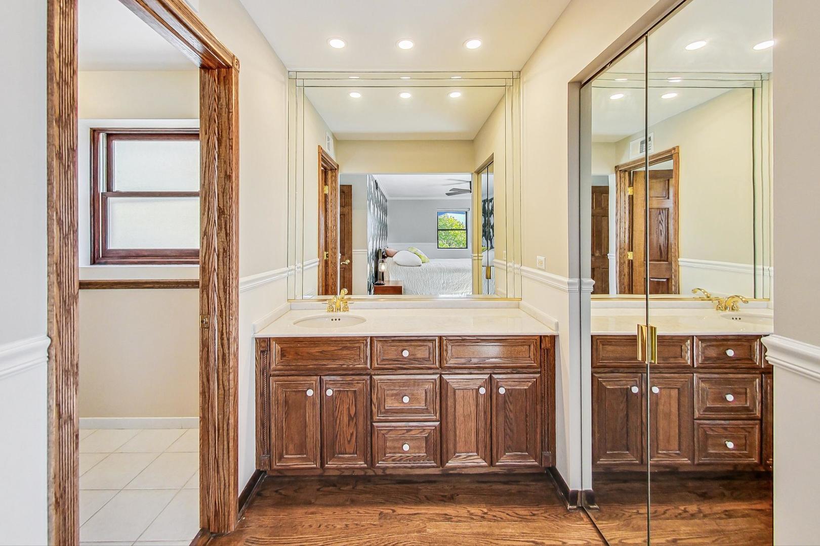 736 W Kingsbury Drive