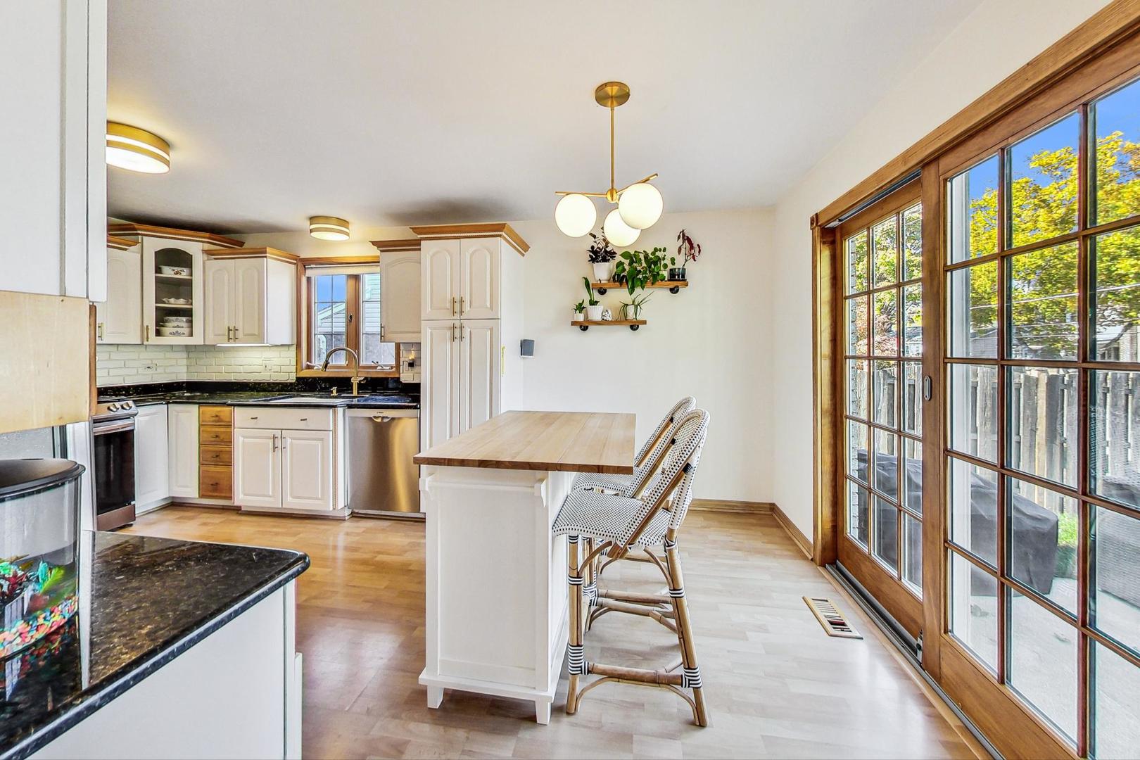 736 W Kingsbury Drive