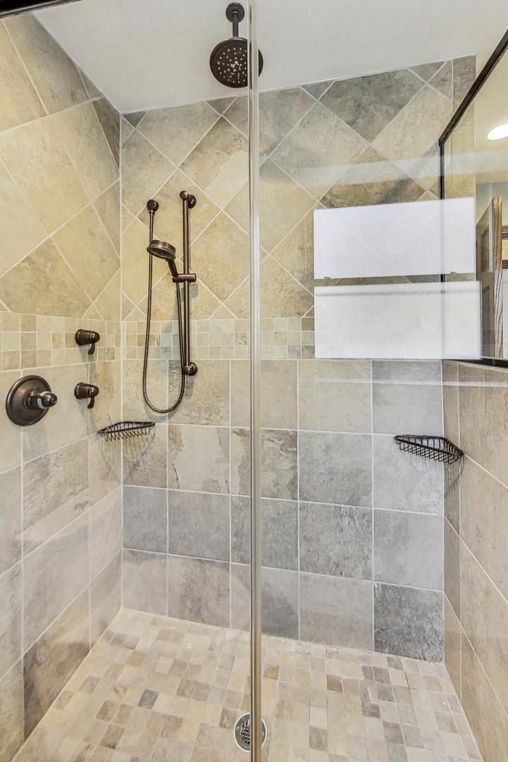 736 W Kingsbury Drive