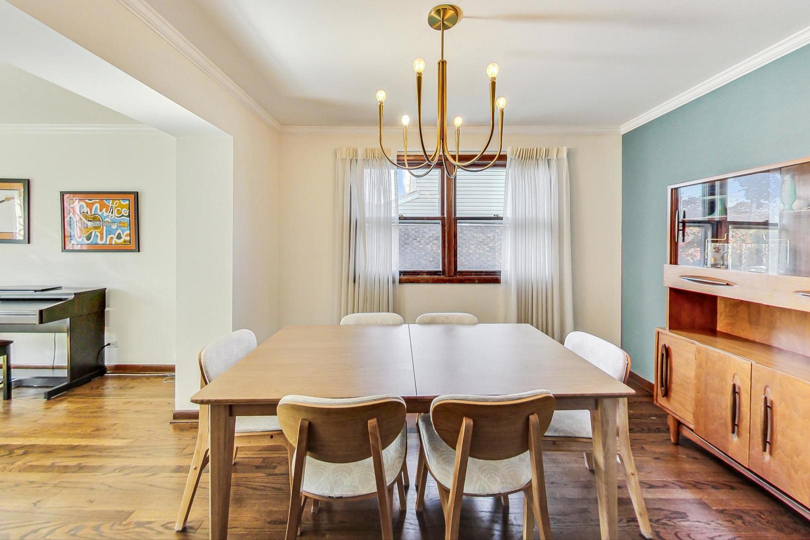 736 W Kingsbury Drive