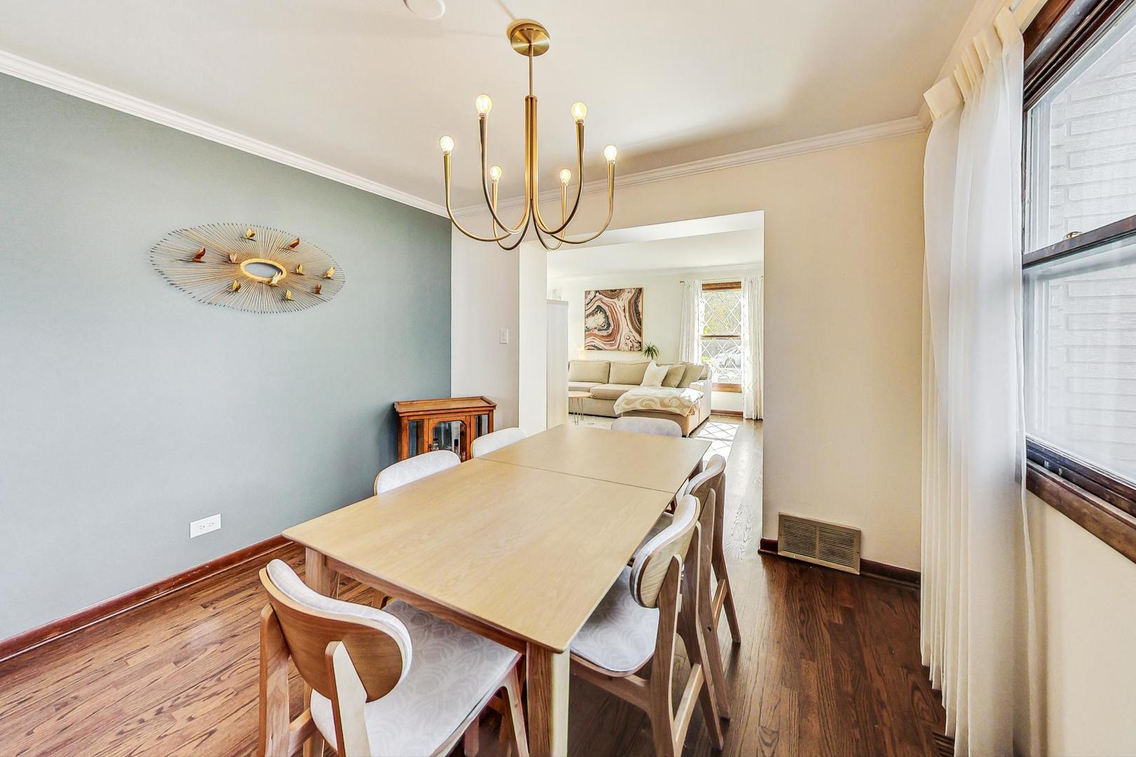 736 W Kingsbury Drive